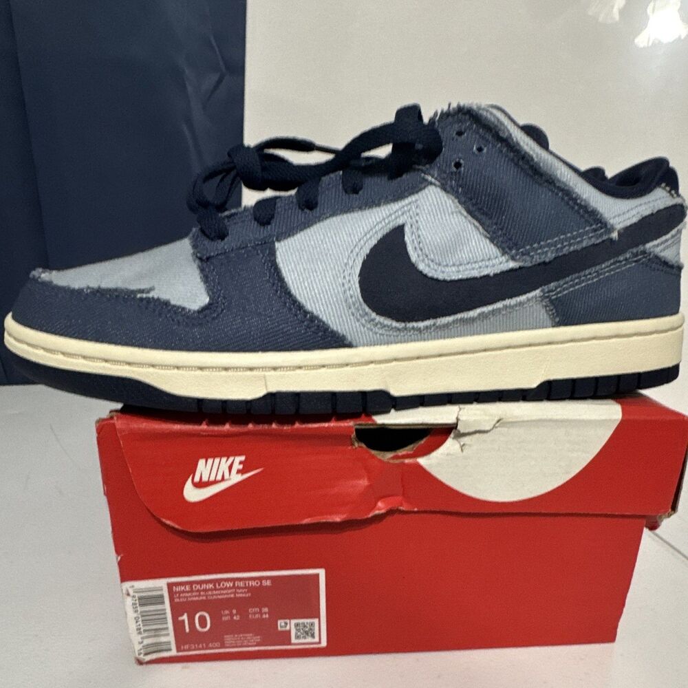Nike size 10 Dunk Low Retro SE Men’s Low Top Lace Up Sneakers Denim Blue